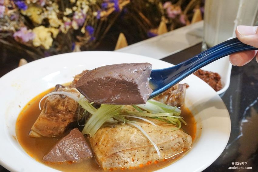 [新莊輔大美食 麻麻號]隱身二樓的超平價麻辣鍋物 百元內就可以吃到澎湃套餐 獨家調配湯頭配料 令人安心的鍋物選擇 - 安妮的天空