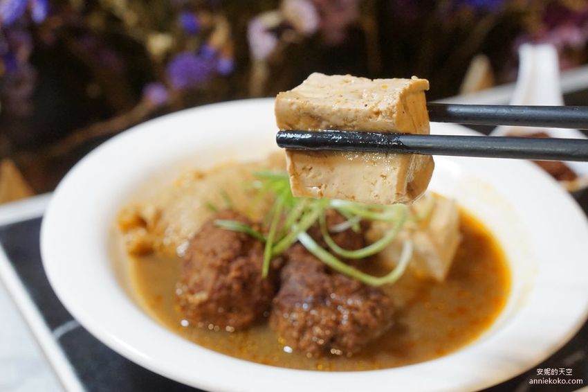 [新莊輔大美食 麻麻號]隱身二樓的超平價麻辣鍋物 百元內就可以吃到澎湃套餐 獨家調配湯頭配料 令人安心的鍋物選擇 - 安妮的天空