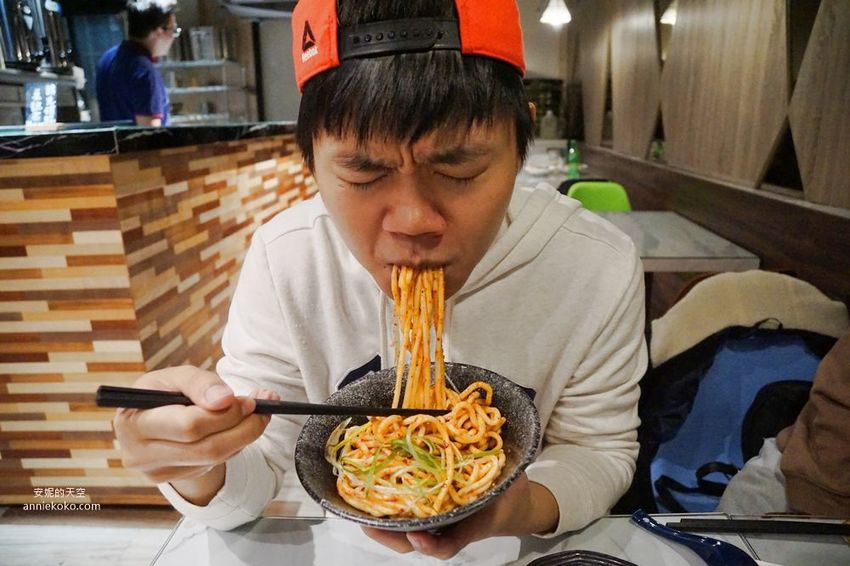 [新莊輔大美食 麻麻號]隱身二樓的超平價麻辣鍋物 百元內就可以吃到澎湃套餐 獨家調配湯頭配料 令人安心的鍋物選擇 - 安妮的天空