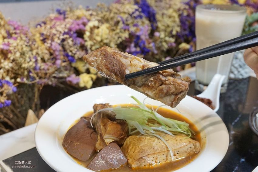 [新莊輔大美食 麻麻號]隱身二樓的超平價麻辣鍋物 百元內就可以吃到澎湃套餐 獨家調配湯頭配料 令人安心的鍋物選擇 - 安妮的天空