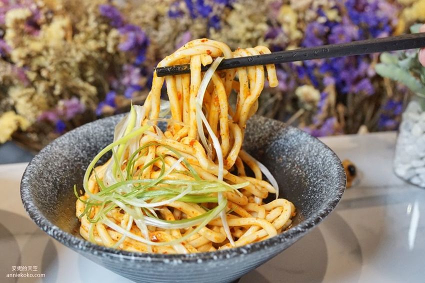 [新莊輔大美食 麻麻號]隱身二樓的超平價麻辣鍋物 百元內就可以吃到澎湃套餐 獨家調配湯頭配料 令人安心的鍋物選擇 - 安妮的天空