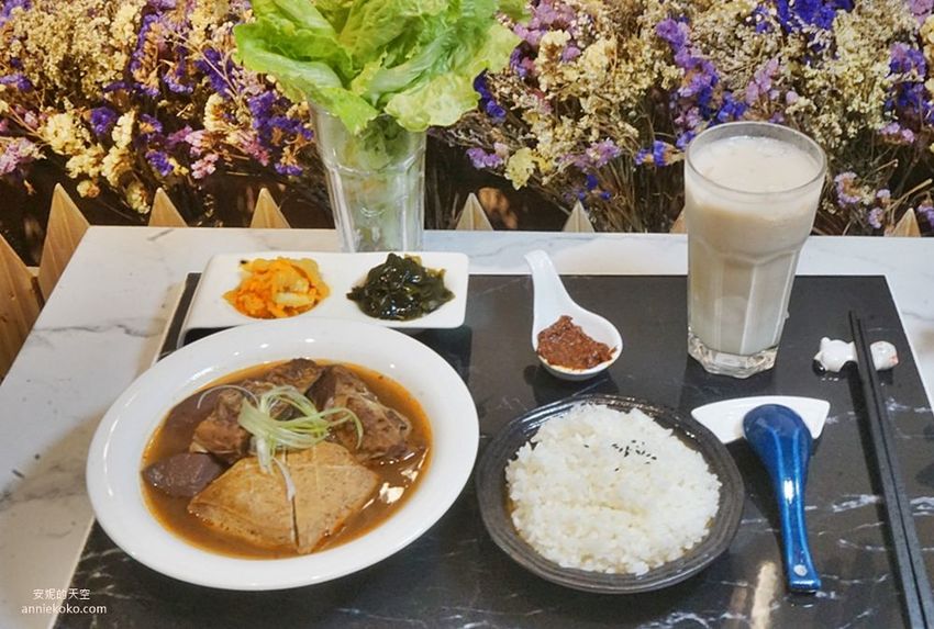 [新莊輔大美食 麻麻號]隱身二樓的超平價麻辣鍋物 百元內就可以吃到澎湃套餐 獨家調配湯頭配料 令人安心的鍋物選擇 - 安妮的天空