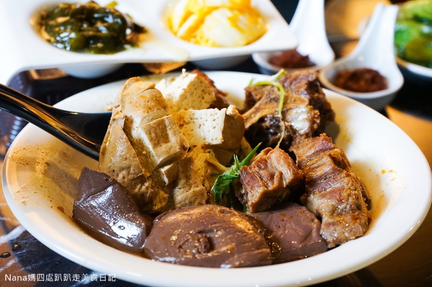 《台北新莊美食》麻麻號 排骨、鴨血、豆腐專賣.香麻度令人滿意(近輔仁大學)