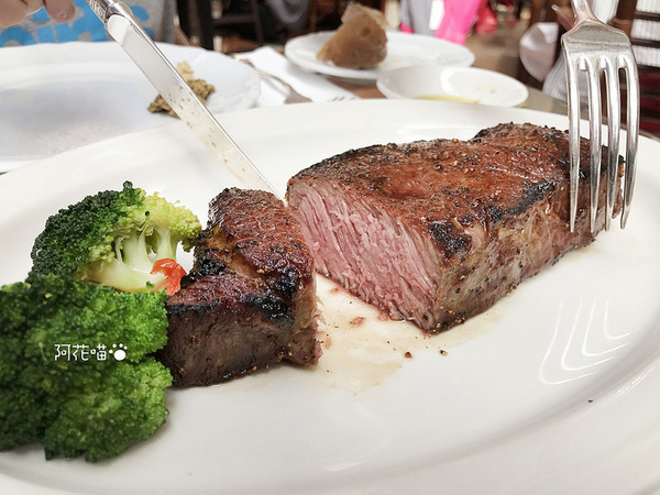 台北西華飯店-Toscana義大利餐廳：【中山國中│乾式熟成牛排】超大天窗玻璃屋，彷彿坐在花園用餐『台北西華飯店-Toscana義大利餐廳』20年的經典義式牛排館，求婚成功率100％的浪漫地點(文末附菜單)