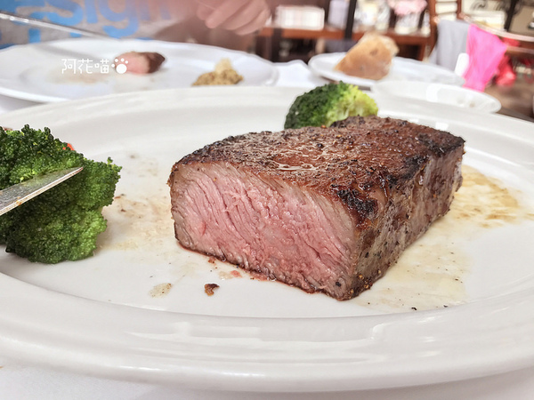 台北西華飯店-Toscana義大利餐廳：【中山國中│乾式熟成牛排】超大天窗玻璃屋，彷彿坐在花園用餐『台北西華飯店-Toscana義大利餐廳』20年的經典義式牛排館，求婚成功率100％的浪漫地點(文末附菜單)