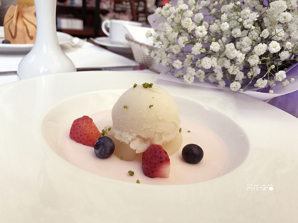 台北西華飯店-Toscana義大利餐廳：【中山國中│乾式熟成牛排】超大天窗玻璃屋，彷彿坐在花園用餐『台北西華飯店-Toscana義大利餐廳』20年的經典義式牛排館，求婚成功率100％的浪漫地點(文末附菜單)