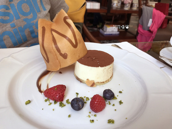 台北西華飯店-Toscana義大利餐廳：【中山國中│乾式熟成牛排】超大天窗玻璃屋，彷彿坐在花園用餐『台北西華飯店-Toscana義大利餐廳』20年的經典義式牛排館，求婚成功率100％的浪漫地點(文末附菜單)