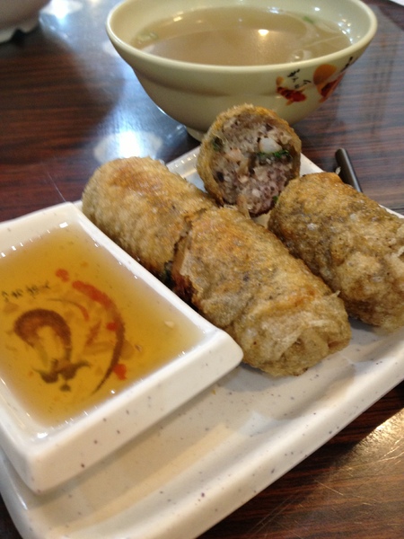 越南河內河粉:不錯吃~生意很好的市場小店~ 越南河內河粉:不錯吃~生意很好的市場小店~