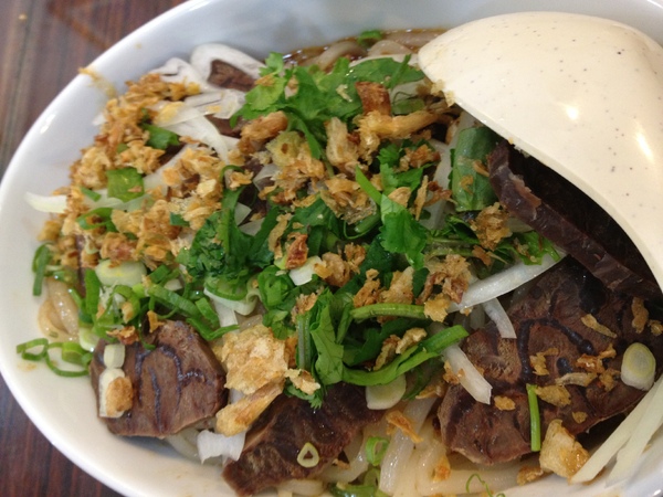 越南河內河粉:不錯吃~生意很好的市場小店~ 越南河內河粉:不錯吃~生意很好的市場小店~