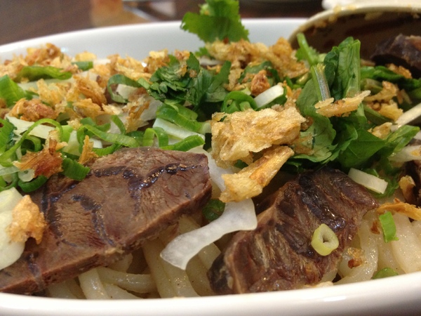 越南河內河粉:不錯吃~生意很好的市場小店~ 越南河內河粉:不錯吃~生意很好的市場小店~