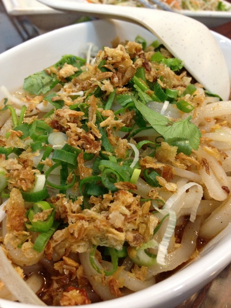 越南河內河粉:不錯吃~生意很好的市場小店~ 越南河內河粉:不錯吃~生意很好的市場小店~