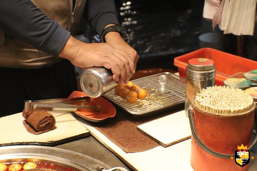 台南魚蛋／只有夜市吃得到／在地飄香10多年／十多種中藥材滷包／麻辣藥膳湯汁