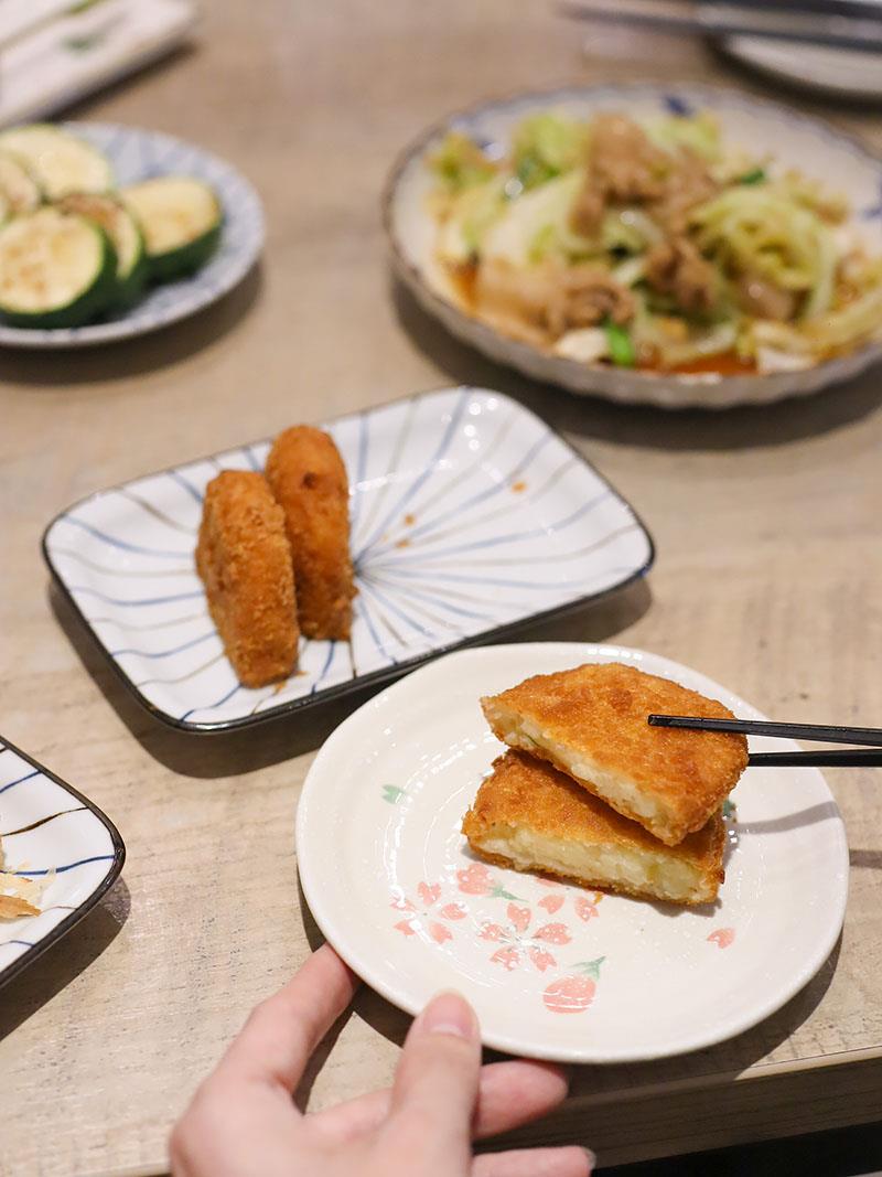 新竹竹北日式居酒屋！橫丁六八屋直火炭烤，老饕最愛串燒、日式炒麵。