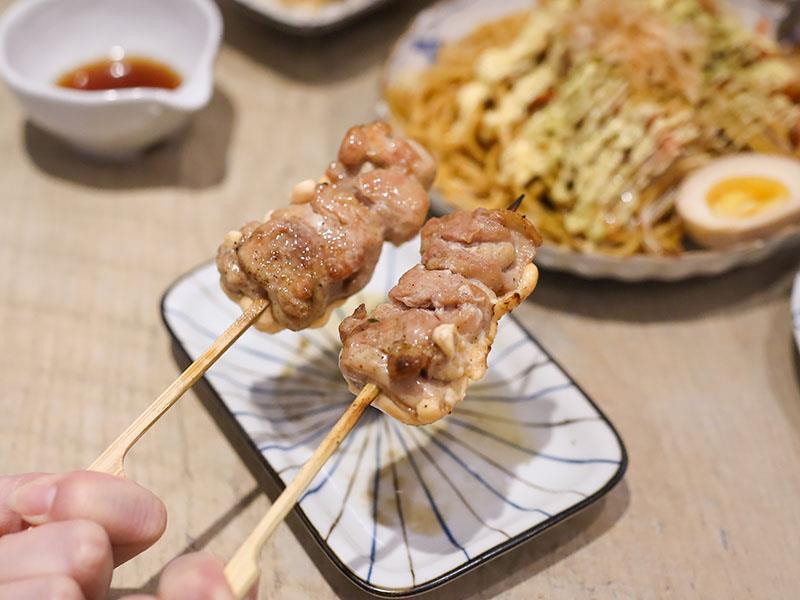 新竹竹北日式居酒屋！橫丁六八屋直火炭烤，老饕最愛串燒、日式炒麵。