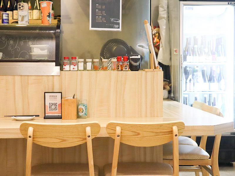 新竹竹北日式居酒屋！橫丁六八屋直火炭烤，老饕最愛串燒、日式炒麵。