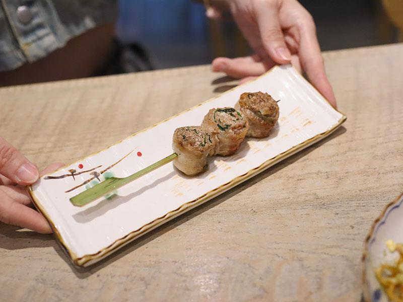 新竹竹北日式居酒屋！橫丁六八屋直火炭烤，老饕最愛串燒、日式炒麵。