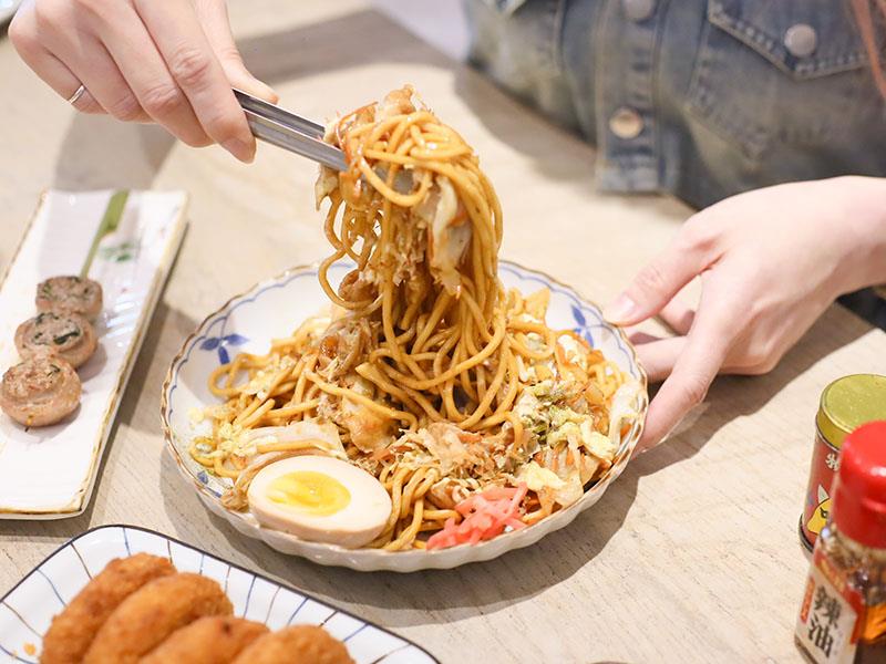 新竹竹北日式居酒屋！橫丁六八屋直火炭烤，老饕最愛串燒、日式炒麵。