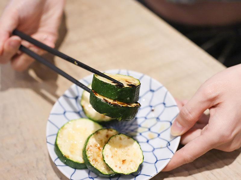 新竹竹北日式居酒屋！橫丁六八屋直火炭烤，老饕最愛串燒、日式炒麵。