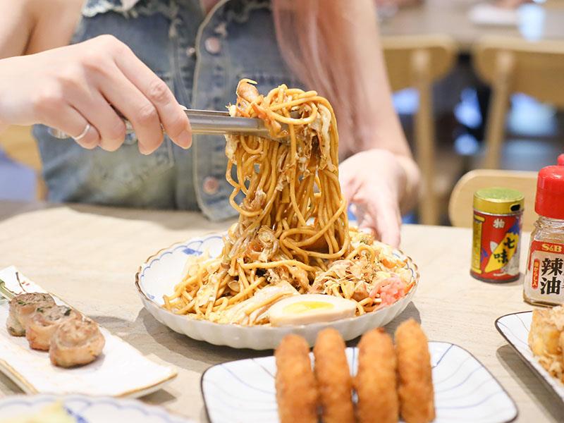 新竹竹北日式居酒屋！橫丁六八屋直火炭烤，老饕最愛串燒、日式炒麵。