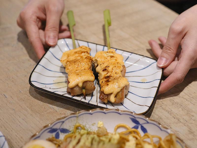 新竹竹北日式居酒屋！橫丁六八屋直火炭烤，老饕最愛串燒、日式炒麵。