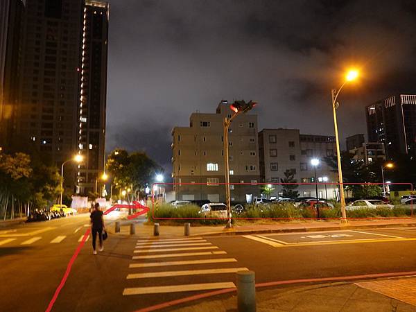 勝利十一路停車場 (4).JPG