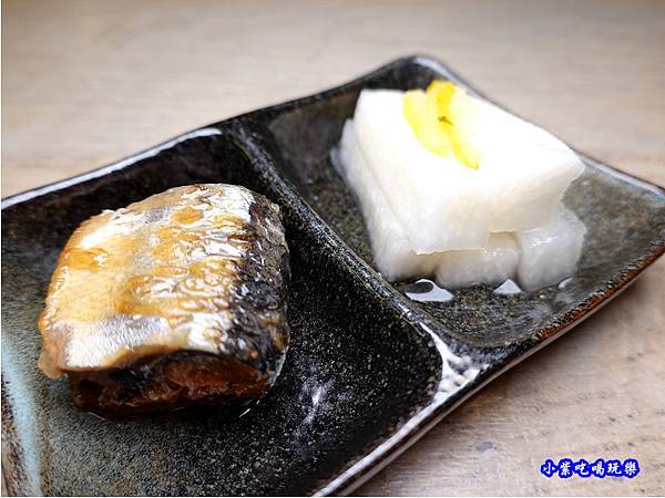 秋刀甘露煮搭柚子蘿蔔-竹北-橫丁六八屋 (1).jpg