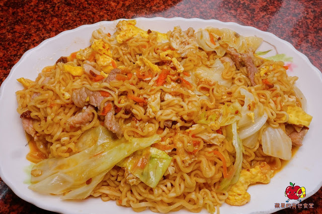 [食記] 新竹竹北-竹山意麵(竹北) 爆漿滷肉飯 蛋汁加上肥瘦參半的滷肉 口水直流 沙茶空心菜炒牛肉滋味一絕 羊肉拉麵大塊羊肉帶筋Q軟有口感