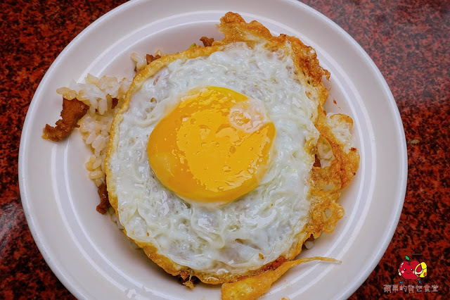 [食記] 新竹竹北-竹山意麵(竹北) 爆漿滷肉飯 蛋汁加上肥瘦參半的滷肉 口水直流 沙茶空心菜炒牛肉滋味一絕 羊肉拉麵大塊羊肉帶筋Q軟有口感