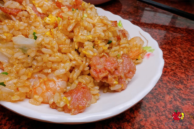 [食記] 新竹竹北-竹山意麵(竹北) 爆漿滷肉飯 蛋汁加上肥瘦參半的滷肉 口水直流 沙茶空心菜炒牛肉滋味一絕 羊肉拉麵大塊羊肉帶筋Q軟有口感