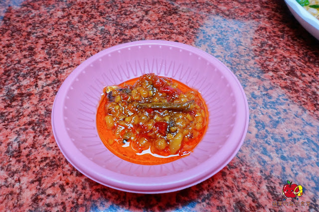 [食記] 新竹竹北-竹山意麵(竹北) 爆漿滷肉飯 蛋汁加上肥瘦參半的滷肉 口水直流 沙茶空心菜炒牛肉滋味一絕 羊肉拉麵大塊羊肉帶筋Q軟有口感