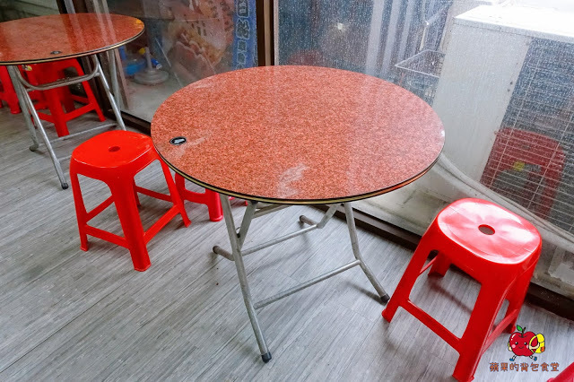 [食記] 新竹竹北-竹山意麵(竹北) 爆漿滷肉飯 蛋汁加上肥瘦參半的滷肉 口水直流 沙茶空心菜炒牛肉滋味一絕 羊肉拉麵大塊羊肉帶筋Q軟有口感