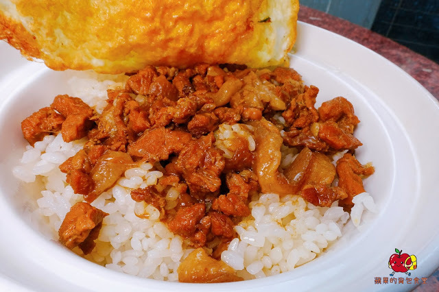 [食記] 新竹竹北-竹山意麵(竹北) 爆漿滷肉飯 蛋汁加上肥瘦參半的滷肉 口水直流 沙茶空心菜炒牛肉滋味一絕 羊肉拉麵大塊羊肉帶筋Q軟有口感