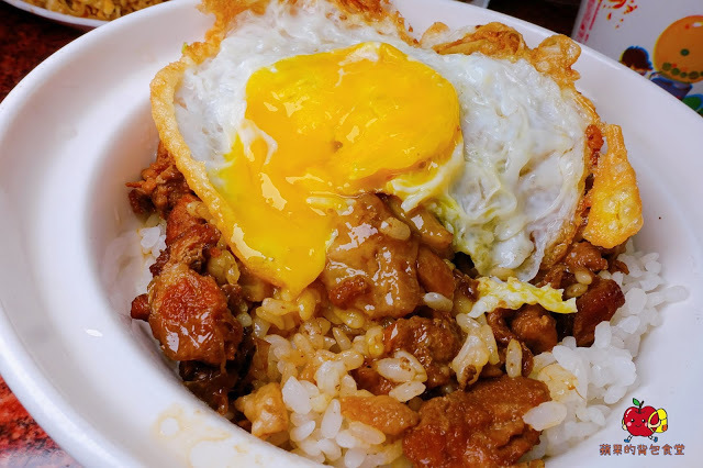 [食記] 新竹竹北-竹山意麵(竹北) 爆漿滷肉飯 蛋汁加上肥瘦參半的滷肉 口水直流 沙茶空心菜炒牛肉滋味一絕 羊肉拉麵大塊羊肉帶筋Q軟有口感