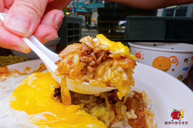 [食記] 新竹竹北-竹山意麵(竹北) 爆漿滷肉飯 蛋汁加上肥瘦參半的滷肉 口水直流 沙茶空心菜炒牛肉滋味一絕 羊肉拉麵大塊羊肉帶筋Q軟有口感