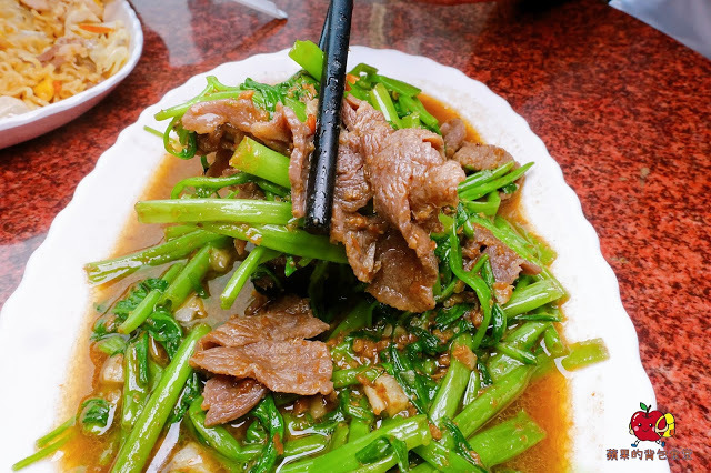 [食記] 新竹竹北-竹山意麵(竹北) 爆漿滷肉飯 蛋汁加上肥瘦參半的滷肉 口水直流 沙茶空心菜炒牛肉滋味一絕 羊肉拉麵大塊羊肉帶筋Q軟有口感