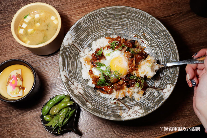 新竹城隍廟附近平價美食推薦！一心隱食堂，新竹日式居酒屋有高CP值便當外送！通通九十元