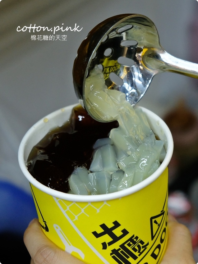 逢甲飲料這杯超划算！珍珠、寒天、椰果通通加只要多5元、原味奶蓋茶一杯不到～文末有完整菜單