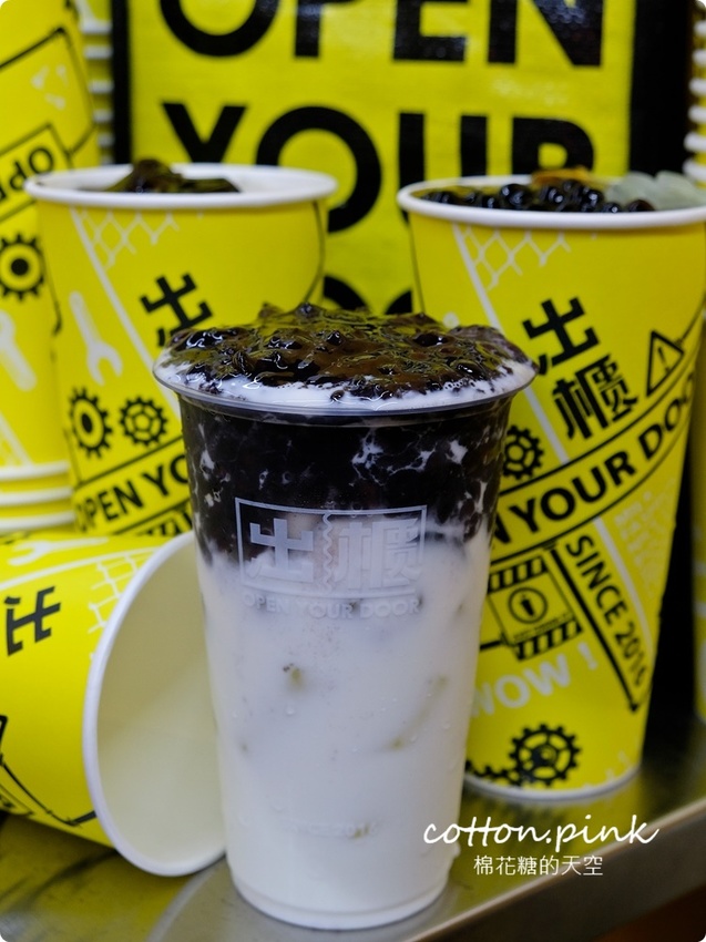 逢甲飲料這杯超划算！珍珠、寒天、椰果通通加只要多5元、原味奶蓋茶一杯不到～文末有完整菜單