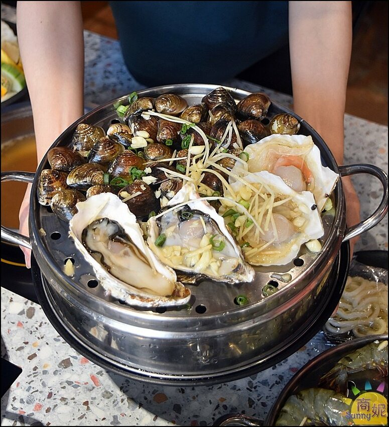 絕品鮮鍋|網評4.8星梧棲蒸氣鍋!海鮮塔無敵鮮一鍋兩吃還有甘貝雜炊粥.免服務費不限時.壽星禮振興券多種優惠