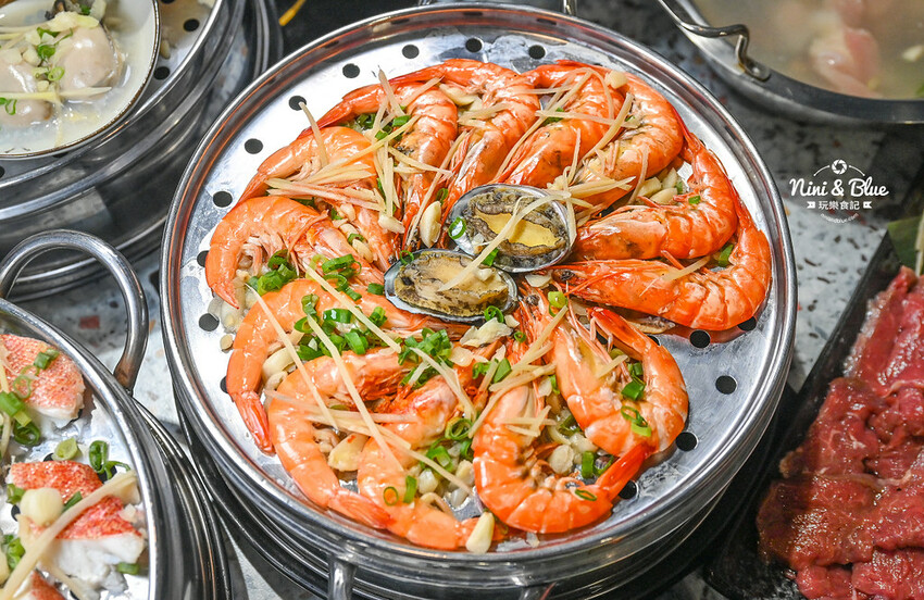 台中梧棲火鍋推薦,三井outlet附近高CP值蒸氣火鍋海鮮塔,推薦加購台灣溫體牛 -妮妮布魯