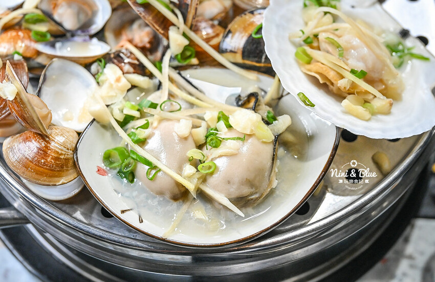 台中梧棲火鍋推薦,三井outlet附近高CP值蒸氣火鍋海鮮塔,推薦加購台灣溫體牛 -妮妮布魯