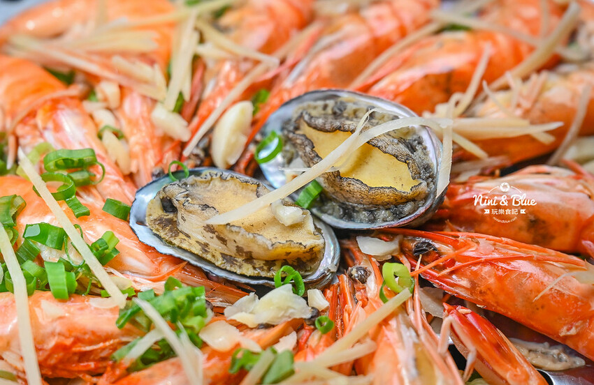 台中梧棲火鍋推薦,三井outlet附近高CP值蒸氣火鍋海鮮塔,推薦加購台灣溫體牛 -妮妮布魯