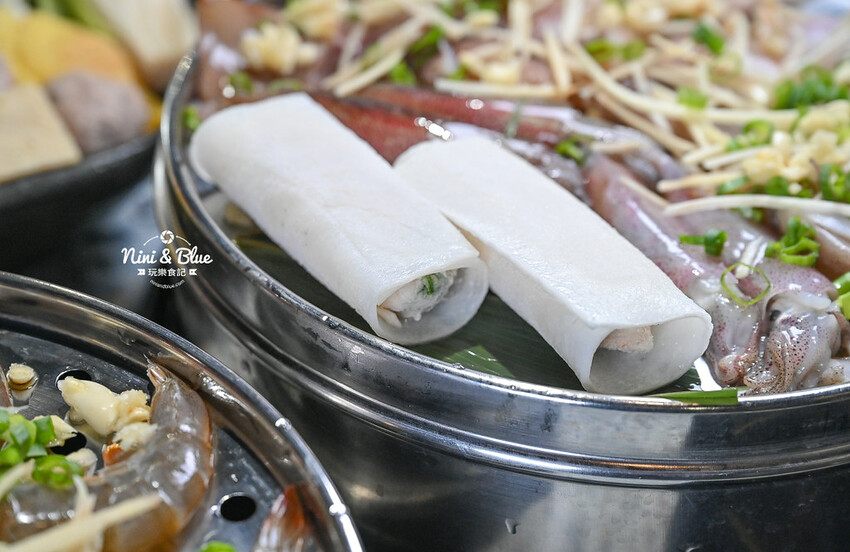 台中梧棲火鍋推薦,三井outlet附近高CP值蒸氣火鍋海鮮塔,推薦加購台灣溫體牛 -妮妮布魯