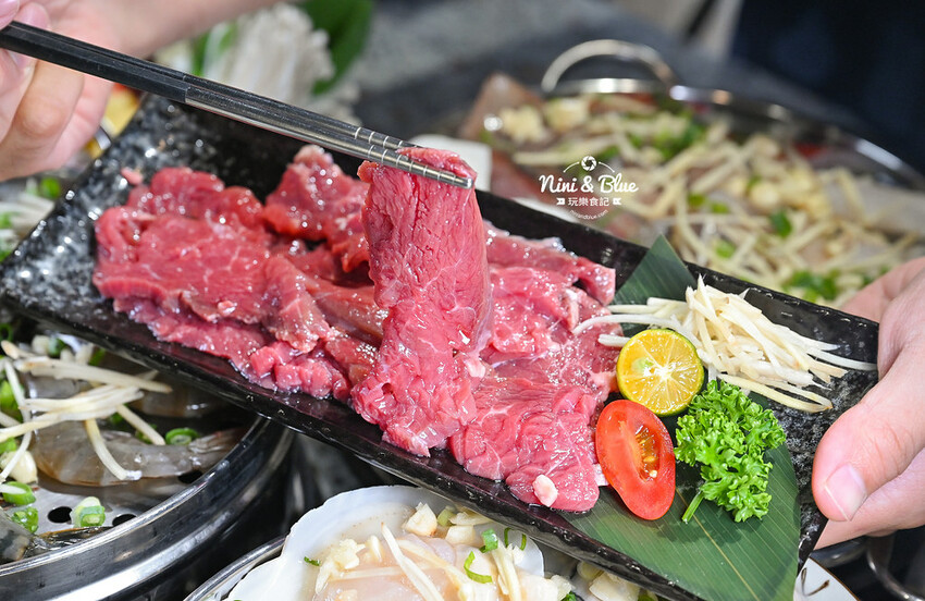 台中梧棲火鍋推薦,三井outlet附近高CP值蒸氣火鍋海鮮塔,推薦加購台灣溫體牛 -妮妮布魯