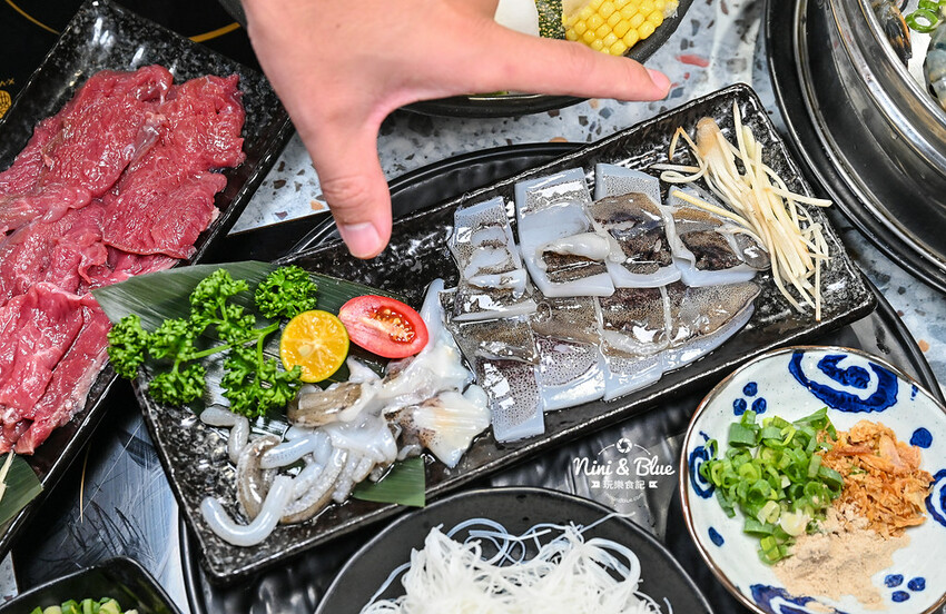 台中梧棲火鍋推薦,三井outlet附近高CP值蒸氣火鍋海鮮塔,推薦加購台灣溫體牛 -妮妮布魯