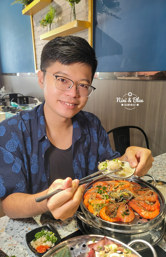 台中梧棲火鍋推薦,三井outlet附近高CP值蒸氣火鍋海鮮塔,推薦加購台灣溫體牛 -妮妮布魯