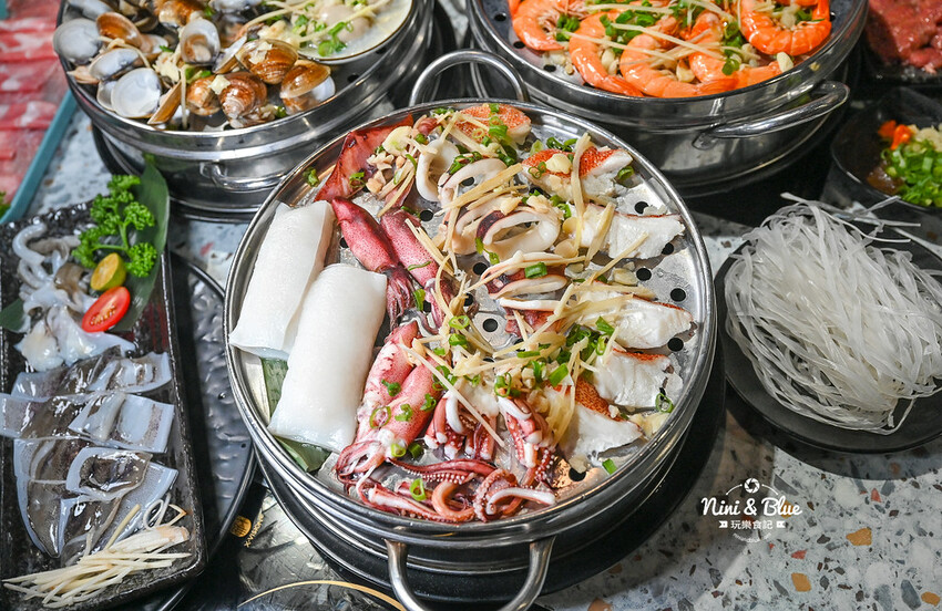 台中梧棲火鍋推薦,三井outlet附近高CP值蒸氣火鍋海鮮塔,推薦加購台灣溫體牛 -妮妮布魯