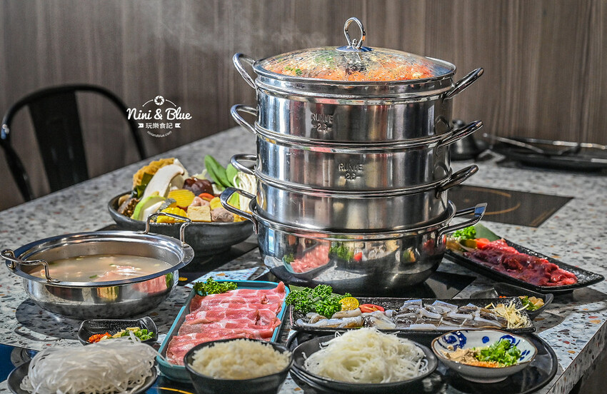 台中梧棲火鍋推薦,三井outlet附近高CP值蒸氣火鍋海鮮塔,推薦加購台灣溫體牛 -妮妮布魯