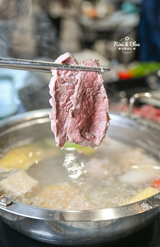 台中梧棲火鍋推薦,三井outlet附近高CP值蒸氣火鍋海鮮塔,推薦加購台灣溫體牛 -妮妮布魯