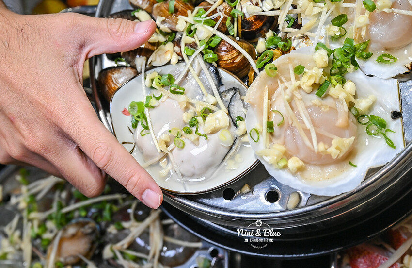 台中梧棲火鍋推薦,三井outlet附近高CP值蒸氣火鍋海鮮塔,推薦加購台灣溫體牛 -妮妮布魯